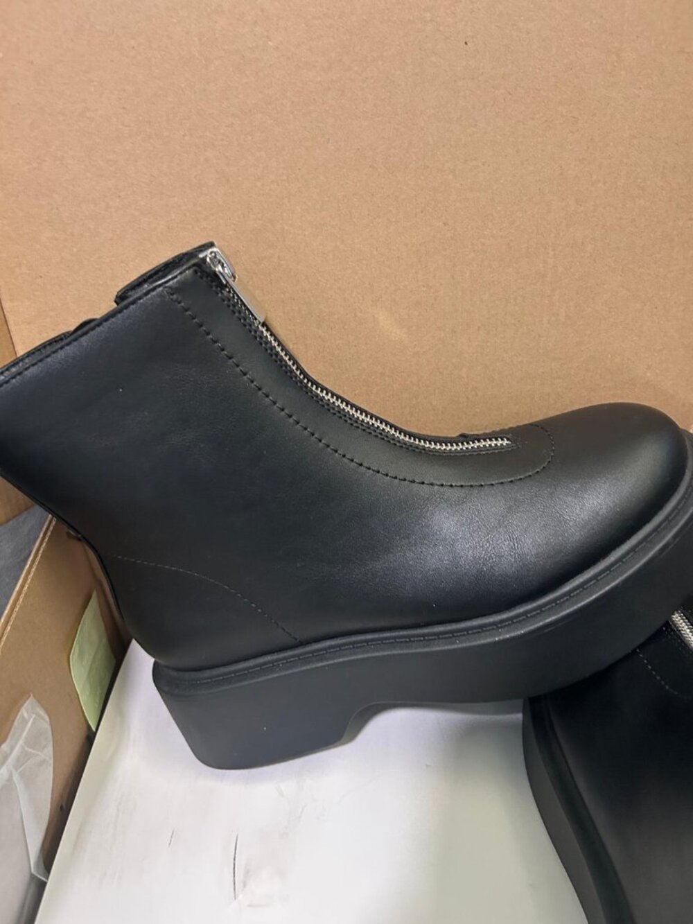Portland Boot Company Women's Black Front Zip Platform Boot Foam Insole Sz 8.5